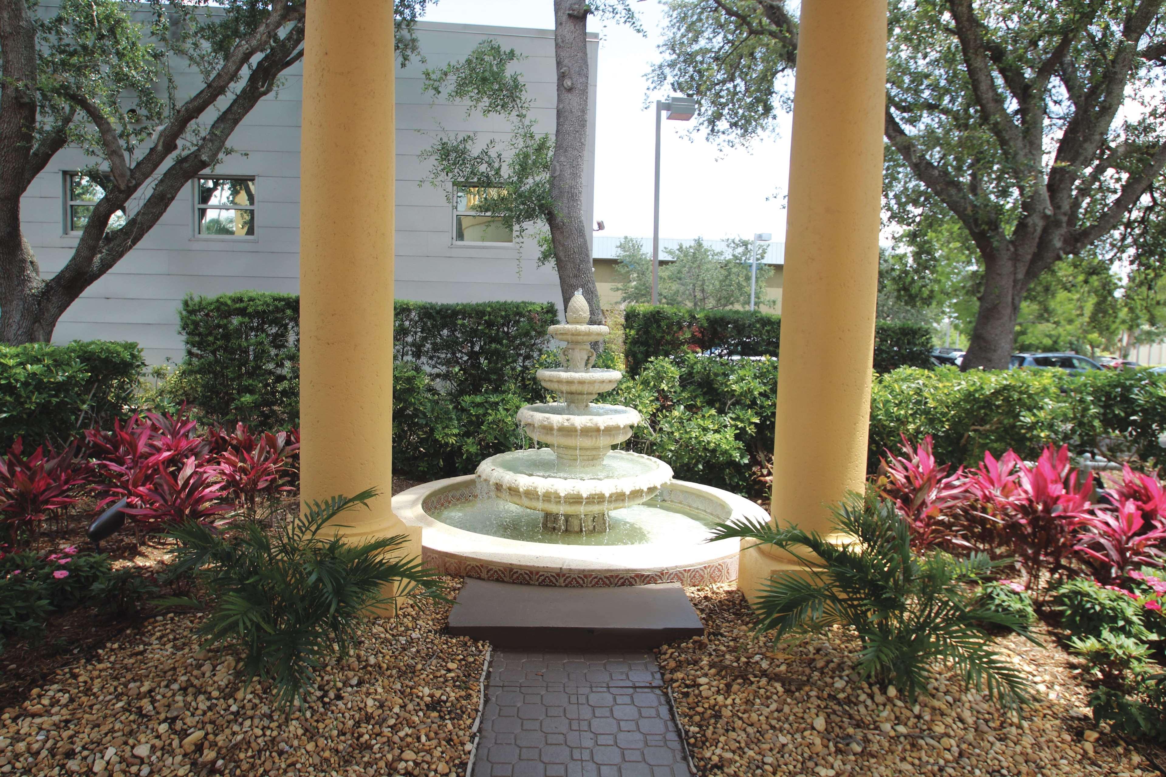 La Quinta By Wyndham West Palm Beach Airport Exterior photo